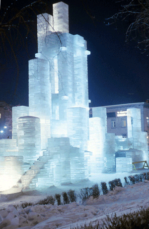 Palais de glace aux formes plus abstraites conçu en 1964 par l’architecte Jean-Marie Roy et construit à la place D’Youville. Photo collection Jean-Marie Roy.