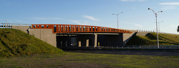 Le pont d’étagement du chemin des Quatre-Bourgeois surplombant l’autoroute Duplessis (540). Photo ministère des Transports du Québec