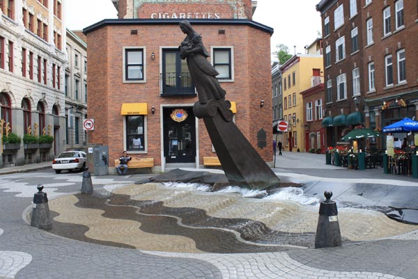 La fontaine de la place de la FAO. Photo : Martin Dubois