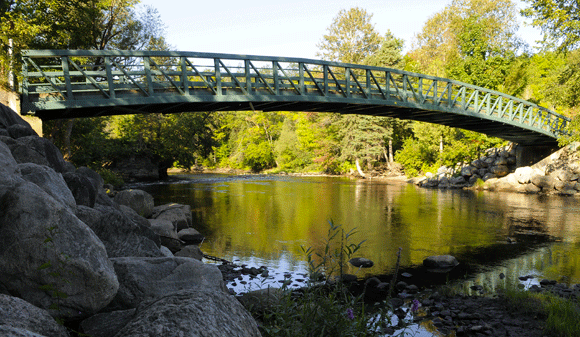 Passerelle dans le parc Chauveau. Photo Ville de Québec