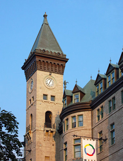 Le beffroi, ou tour d'horloge, de l'hôtel de ville de Québec. Photo Martin Dubois